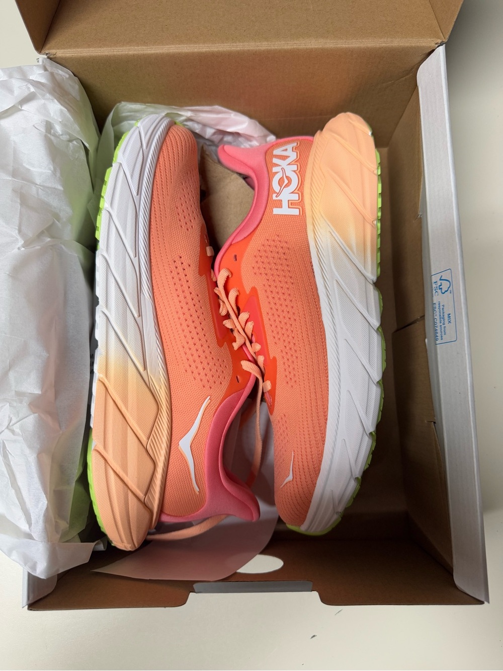 NIB Hoka One One Womens Arahi 7 Peach Pink Athletic Shoes Size 8